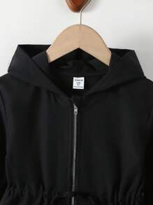 SHEIN Áo khoác có mũ màu trơn dành cho bé gái, thiết kế eo tiện dụng, thích hợp mặc vào mùa thu và mùa đông, phù hợp cho trường học, hoạt động ngoài trời, họp mặt gia đình, mang lại sự ấm áp và thoải mái. Áo khoác đen, Áo khoác có mũ đen, Áo khoác đen có khóa kéo, Áo khoác cho bé gái, Áo khoác có mũ đen, Áo khoác đen có khóa kéo, Áo khoác nhẹ màu đen cho bé gái, Áo khoác có mũ đen dễ thương cho bé gái, Áo khoác đen mùa thu - màu đen - Xem 6