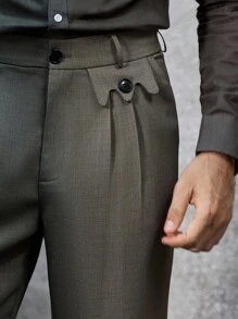 Manfinity Bizformal بنطلون رجالي كاجوال للأعمال يتميز بقص نظيف وحاد وقماش مريح، يجمع بين الرقي في الأعمال والأناقة الكاجوال الحضرية. القصة الضيقة تُظهر جميع أنواع الأجسام بشكل مُرضٍ، وتبرز مظهر الرجل الواثق والقادر. بنطلون بدلة رجالي كاجوال بلون سادة ضيق