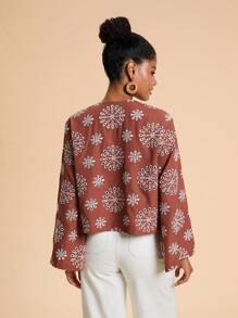 Travachic Braune Boho-Webbluse mit Allover-Print und Bischofsärmeln, lässiges Urlaubshemd mit ausgehöhlter Stickerei und ausgestellten Ärmeln zum Binden, Herbstkleidung für Damen, Herbstkleidung, Herbstoutfits für Damen, Konzertoutfits für Damen, Hemden für Damen, Ausgehoberteile für Damen, Langarm Top, Top zum Binden vorne, Boho-Oberteile für Damen, Bluse zum Binden vorne, Boho-Blusen, Wickeloberteile für Damen, lässiger Damenstil, Herbstoutfits für Damen, schicker Herbst, Ausgehoutfit, Country-Stil für Damen