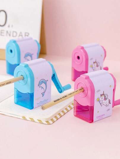 SHEIN Apontador de lápis com estampa de unicórnio e golfinho, 1 peça, apontador manual com manivela para estudantes - Presente perfeito para papelaria escolar e material de escritório! Apontador de lápis, apontador de lápis, apontador