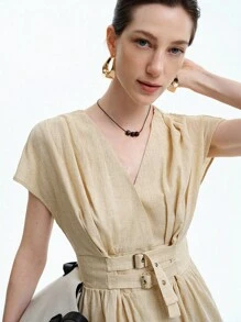 Aalyst 女士优雅时尚通勤休闲舒适迷人复古简约高端无袖 V 领开衫配腰带腰部 A 字下摆亚麻纯色衬衫 - 杏色 - 查看 6