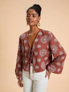 Travachic Braune Boho-Webbluse mit Allover-Print und Bischofsärmeln, lässiges Urlaubshemd mit ausgehöhlter Stickerei und ausgestellten Ärmeln zum Binden, Herbstkleidung für Damen, Herbstkleidung, Herbstoutfits für Damen, Konzertoutfits für Damen, Hemden für Damen, Ausgehoberteile für Damen, Langarm Top, Top zum Binden vorne, Boho-Oberteile für Damen, Bluse zum Binden vorne, Boho-Blusen, Wickeloberteile für Damen, lässiger Damenstil, Herbstoutfits für Damen, schicker Herbst, Ausgehoutfit, Country-Stil für Damen