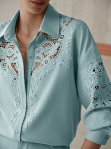 MOTF PREMIUM 对比色蕾丝纽扣上衣和斜口袋裤子套装 - 藍色 - 查看 8