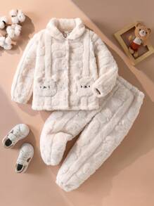SHEIN Playful Pals 2 件套幼儿男童毛绒提花长袖 T 恤和裤子套装，带刺绣口袋的翻领开衫上衣和长裤 - 白色 - 查看 1