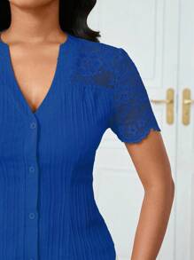 Lunelith SHEIN Lunessa Blusa de manga corta con cuello en V y encaje de contraste, minimalista para uso diario - Azul Marino - Ver 6