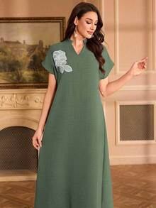 Al Najma Embroidered Collar Floral Raglan Sleeve Stand Collar Elegant Arabic Dress