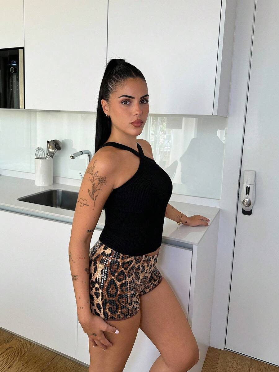 Lucia Bellido 猎豹印花女式性感低腰豹纹闪亮短裤，时尚新潮 - 棕色 - 查看 1