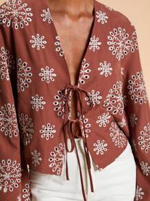 Travachic Braune Boho-Webbluse mit Allover-Print und Bischofsärmeln, lässiges Urlaubshemd mit ausgehöhlter Stickerei und ausgestellten Ärmeln zum Binden, Herbstkleidung für Damen, Herbstkleidung, Herbstoutfits für Damen, Konzertoutfits für Damen, Hemden für Damen, Ausgehoberteile für Damen, Langarm Top, Top zum Binden vorne, Boho-Oberteile für Damen, Bluse zum Binden vorne, Boho-Blusen, Wickeloberteile für Damen, lässiger Damenstil, Herbstoutfits für Damen, schicker Herbst, Ausgehoutfit, Country-Stil für Damen