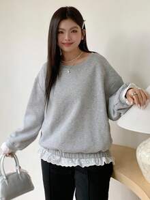 Dazy Plus 秋季大码女款纯色圆领长袖蕾丝拼布休闲套头衫 - 灰色 - 查看 5