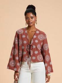 Travachic Braune Boho-Webbluse mit Allover-Print und Bischofsärmeln, lässiges Urlaubshemd mit ausgehöhlter Stickerei und ausgestellten Ärmeln zum Binden, Herbstkleidung für Damen, Herbstkleidung, Herbstoutfits für Damen, Konzertoutfits für Damen, Hemden für Damen, Ausgehoberteile für Damen, Langarm Top, Top zum Binden vorne, Boho-Oberteile für Damen, Bluse zum Binden vorne, Boho-Blusen, Wickeloberteile für Damen, lässiger Damenstil, Herbstoutfits für Damen, schicker Herbst, Ausgehoutfit, Country-Stil für Damen