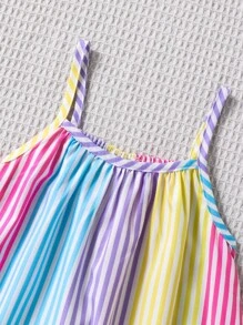 SHEIN Vestido de verano con tirantes y volante en el bajo, confeccionado en tejido de punto, con estampado digital de rayas rojas, adecuado para el uso diario, salidas, vacaciones y fiestas de niñas jóvenes - Multicolor - Ver 4