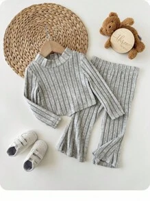 SHEIN 2-Piece Set For Baby Girls, Cute, Versatile, Casual, Warm, Simple Gray Long-Sleeved Turtleneck Top And Elastic Waist Flared Pants Set, Cute Autumn And Winter T-Shirt Set, Cutting-Edge Fashion Design, Can Be Worn Indoors And Outdoors, Versatile Autumn And Winter Warm And Fashionable, Parent-Child Outfit