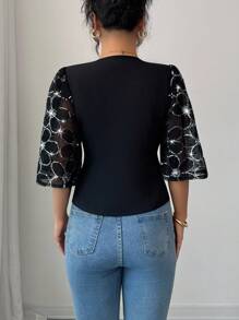Elenzga Blusa elegante y sexy de escote en V para damas, con borde de volantes tejidos y parches bordados, adecuada para fiestas, té de la tarde, Halloween - Negro - Ver 2