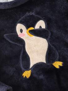 SHEIN Dozemod 儿童青少年女孩可爱企鹅刺绣圆领套头衫长袖和裤子舒适休闲黑色法兰绒睡衣套装，2 件，秋冬 - 彩色 - 查看 3