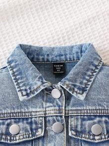 SHEIN Vintaside Kids 年轻女孩牛仔夹克和外套，秋冬新品，时尚休闲学院风，百搭日常穿搭，简约牛仔夹克设计，搭配卫衣和T恤，初秋单品，女孩牛仔外套，浅水洗蓝色经典复古女孩牛仔夹克 - 淺色水洗藍 - 查看 4