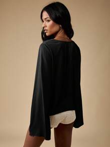 MISSGUIDED 编织雪纺喇叭袖低胸衬衫长袖深 V 领流苏细节秋冬晚会优雅衬衫上衣 - 黑色 - 查看 2