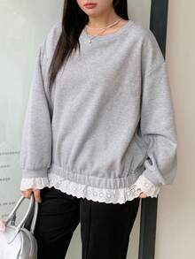 Dazy Plus 秋季大码女款纯色圆领长袖蕾丝拼布休闲套头衫 - 灰色 - 查看 4