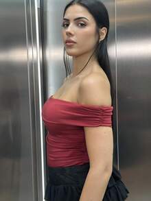 Lucia Bellido 女士夏季纯色勃艮第红色褶皱修身露肩 T 恤上衣 Y2K 服装 - 酒紅色 - 查看 4