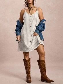 SHEIN VCAY 大码夏季休闲度假条纹纽扣装饰吊带连衣裙 - 米色 - 查看 6