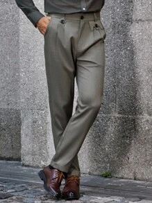 Manfinity Bizformal بنطلون رجالي كاجوال للأعمال يتميز بقص نظيف وحاد وقماش مريح، يجمع بين الرقي في الأعمال والأناقة الكاجوال الحضرية. القصة الضيقة تُظهر جميع أنواع الأجسام بشكل مُرضٍ، وتبرز مظهر الرجل الواثق والقادر. بنطلون بدلة رجالي كاجوال بلون سادة ضيق