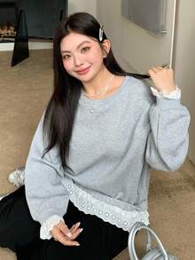 Dazy Plus 秋季大码女款纯色圆领长袖蕾丝拼布休闲套头衫 - 灰色 - 查看 6