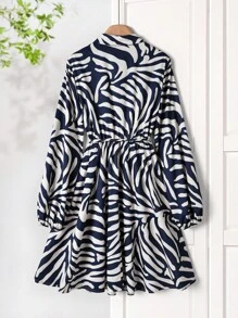 Rusticease 女士休闲通勤全印花前扣短款连衣裙 斑马纹连衣裙 蓝白连衣裙 女士短袖连衣裙 斑马纹长袖连衣裙 斑马纹衬衫裙 学校服装 商务休闲女装 动物纹连衣裙 动物纹连衣裙 动物纹婚礼宾客连衣裙 女士工作/办公室冬季连衣裙 女士冬季服装 - 彩色 - 查看 2