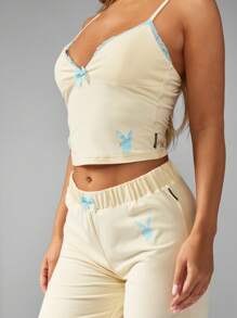 Missguided x Playboy Bộ đồ ngủ ống rộng và áo hai dây viền ren Giáng sinh có chi tiết nơ - Màu vàng - Xem 3