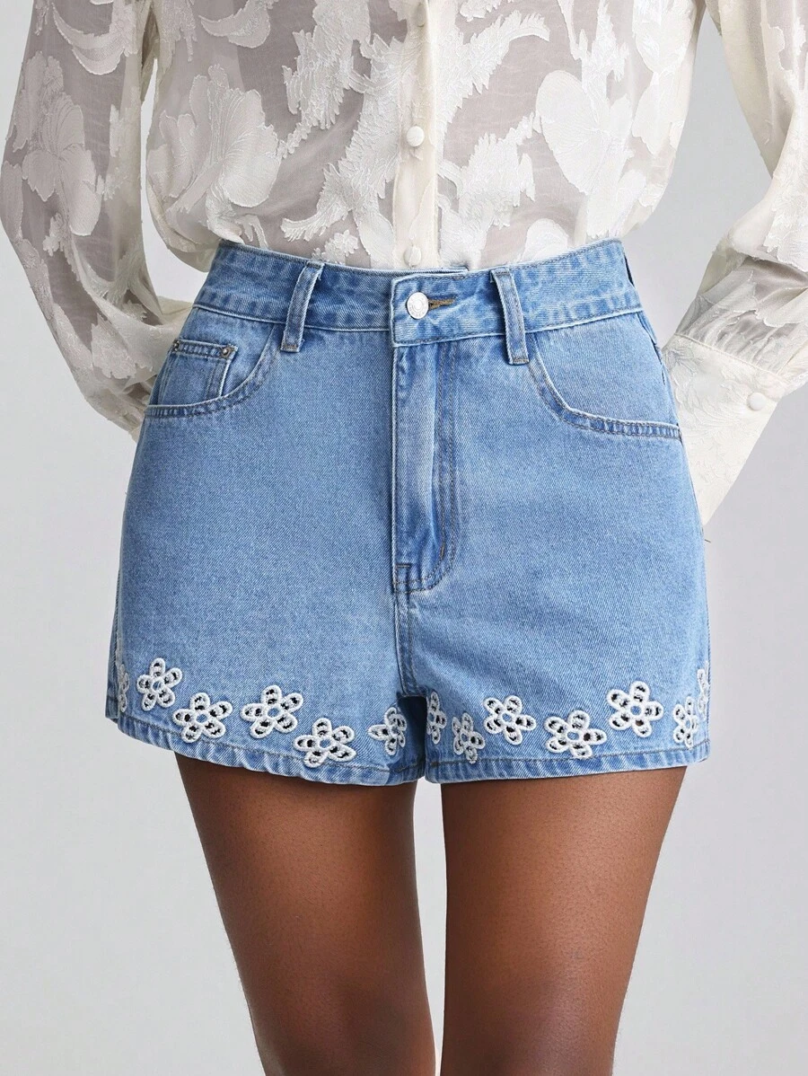 Slaydiva 女士夏季镂空刺绣牛仔短裤 - 中等水洗藍 - 查看 1