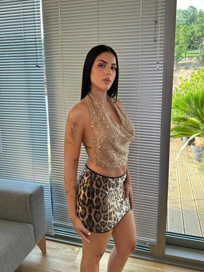 Lucia Bellido Top corto con escote en V y cuello halter, camiseta delgada y versátil de unicolor y elegante sin mangas