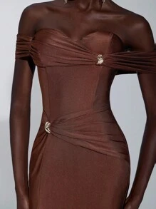 Elitara Elegante, romántico, sexy, vestido minimalista de tela elástica de punto color café con hombros descubiertos, decoración de hebilla metálica, abertura frontal, silueta ceñida, bajo de cola de pez y cola, ideal para fiestas, vacaciones, cumpleaños, bodas y eventos formales - Caqui - Ver 3