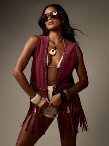 MISSGUIDED Chaleco sin mangas con tachuelas y flecos, estilo boho, festival, western, chaqueta de chalecos con detalles metálicos, look rockero y chic
