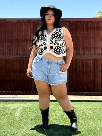 Truni Elyhuante_03 Plus Size Summer Casual Frayed Ripped Water Washed Denim Shorts, For Pear Triangle Body Shape