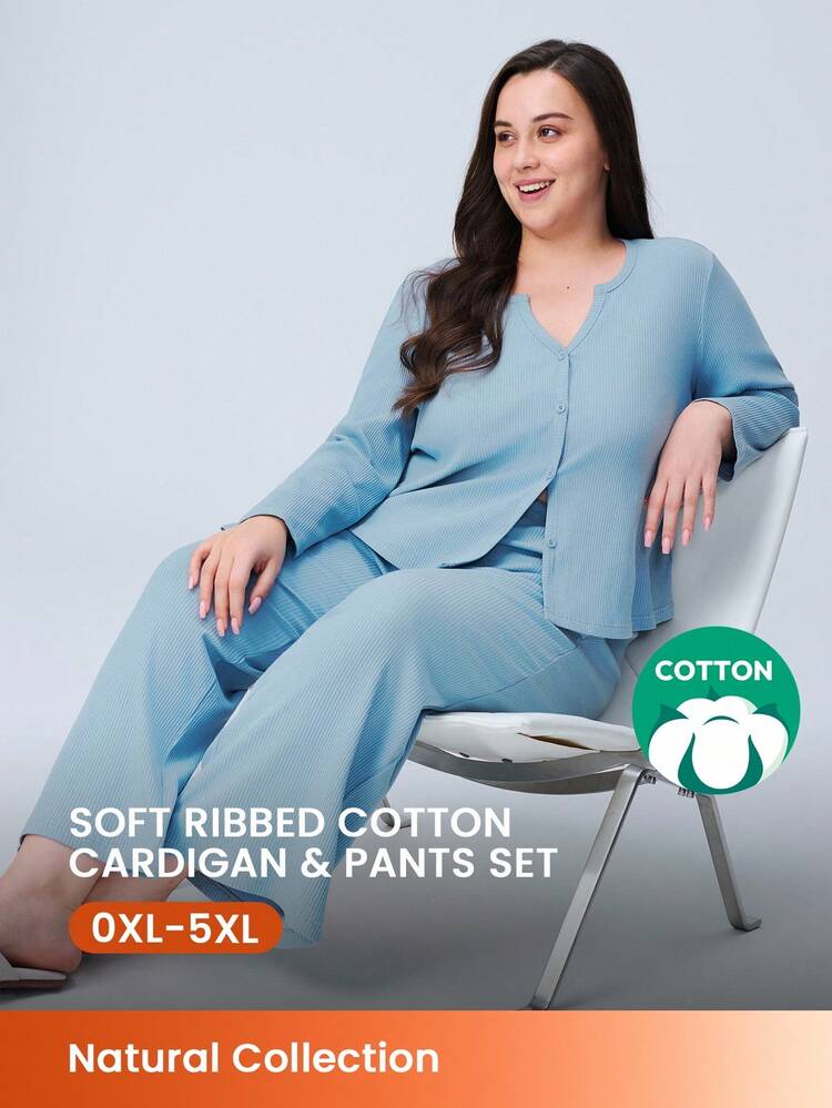 Ensemble de pyjamas femme en coton doux, style forêt brumeuse bleue. Top à manches longues boutonnées en côtes douces et pantalon avec poches. Lingerie pouvant être portée comme vêtement d'extérieur, confortable à la maison pour l'automne