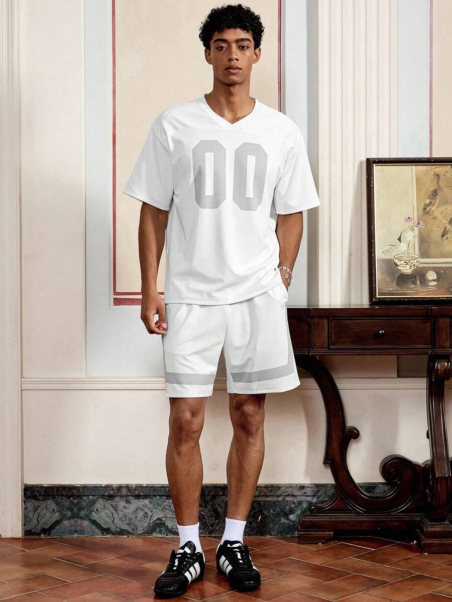 SWAVVY Conjunto holgado de camiseta de manga corta con cuello en V y estampado numérico, y pantalones cortos sueltos, para hombre, casual y deportivo para uso diario en verano - Blanco - Ver 1