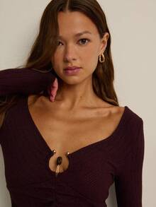 Nöista Plum-Rib Ruched Keyhole Top. Ideal For Fall Women Clothes, Going-Out Outfits, Back-To-School Teacher Layers, Or Winter Date-Night Looks-Effortlessly Flattering All Season. - Burgundy - View 5