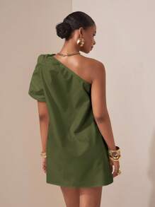 Zivah 2025 春夏新款音乐节、复活节、圣帕特里克节、西部风、游牧风、生日派对、毕业典礼、学院风、学生装、休闲日常、度假、邮轮旅行、海滩、日光浴、病毒式传播、街头潮流、优雅白色不对称褶皱泡泡袖短款纯色连衣裙 - 軍綠色 - 查看 3