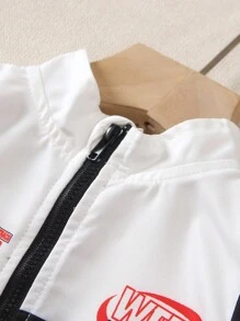 SHEIN 1 pieza Conjunto de ropa de verano para bebé niño con diseño de impresión digital de letras, insignia y coche de carreras en color contrastante, con cremallera práctica, adecuado para uso al aire libre. Mono de carreras de estilo minimalista y elegante con estampado gráfico de cultura de carreras, para bebé niño. Traje de carreras, ropa de carreras para bebé niño. - Multicolor - Ver 4