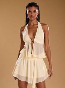 SHEIN BAE Conjunto de 2 piezas de ropa de resort para mujer, compuesto por una blusa de punto semitransparente con cuello halter y hebilla metálica decorativa en color albaricoque, y una falda mini asimétrica con hebilla metálica decorativa