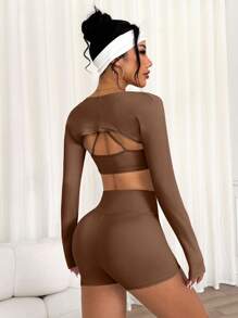 Easithlete 女士时尚休闲超短袖披肩、细肩带交叉后背设计紧身衣和紧身短裤 3 件套运动服套装 - 咖啡棕 - 查看 2