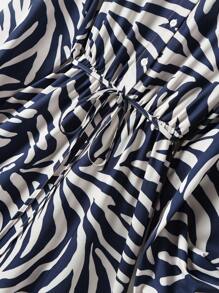 Rusticease 女士休闲通勤全印花前扣短款连衣裙 斑马纹连衣裙 蓝白连衣裙 女士短袖连衣裙 斑马纹长袖连衣裙 斑马纹衬衫裙 学校服装 商务休闲女装 动物纹连衣裙 动物纹连衣裙 动物纹婚礼宾客连衣裙 女士工作/办公室冬季连衣裙 女士冬季服装 - 彩色 - 查看 4