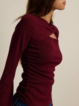 Nöista Nöista Garnet Twist-Front Cut-Out Long-Sleeve Top With Subtle Side Ruching. Perfect For Fall Women Clothes, Winter Holiday Party Outfits, Date-Night Looks, Or Chic Layering Under Blazers-Flattering And Eye-Catching All Season.