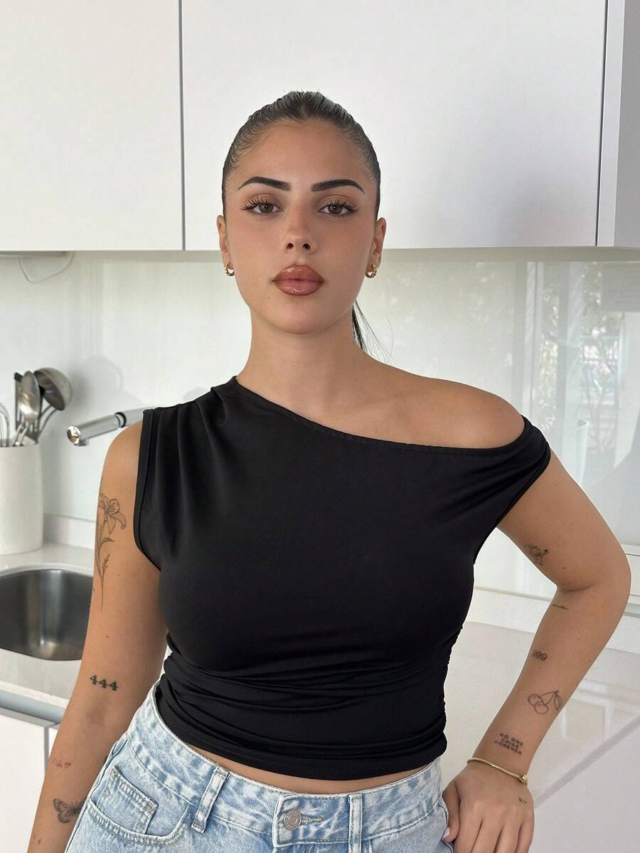 Lucia Bellido One Shoulder Sleeveless Cropped Top - Black - View 1