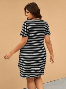 Elaquor 大码休闲度假条纹撞色领 H 字短款连衣裙 - 黑與白 - 查看 2