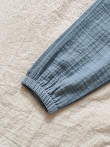 SHEIN Vintaside Kids 幼儿男童可爱舒适休闲时尚褶皱纱布浅蓝色连帽长袖开衫上衣和裤子套装 - 霧霾藍 - 查看 7