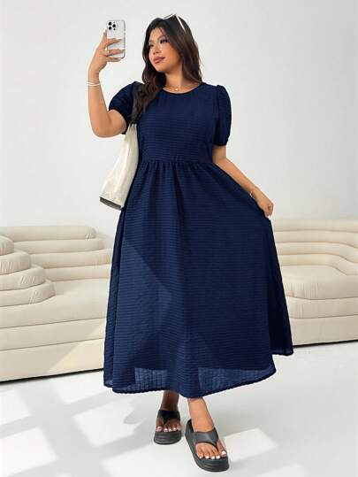 Solflare 海军蓝加大码圆领短袖夏季度假连衣裙、婚礼宾客礼服