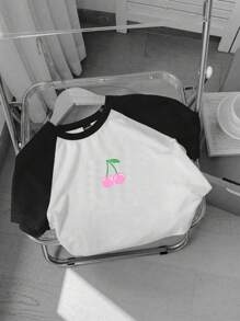 Comfortcana 休闲粉色樱桃图案撞色圆领修身短款插肩袖短袖T恤，适合夏季 - 黑與白 - 查看 4