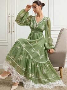Aveloria Rosie Modisches Maxikleid mit V-Ausschnitt, Blumen-Spitzen-Patchwork und Stickerei, elegant für den frühen Herbst - Grün - Übersicht 3