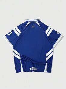 ROMWE MEN Prep 男士巴西足球运动Polo衫，足球街头美式休闲纹理徽章英文撞色短袖巴西足球T恤。绿色短袖V领运动服，胸前饰有醒目的白色文字设计，清晰地以粗体白色大字母显示“BRAZIL”字样，袖口和肩部饰有黄色装饰（包括条纹），左袖靠近肩膀处饰有黄色小标志。整体风格简洁现代。 - 藍色 - 查看 2