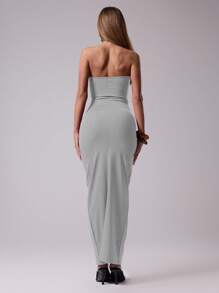 MUSERA 这款修身优雅的无袖连衣裙采用性感镂空设计，适合春夏俱乐部度假、伊比沙岛海滩音乐节、婚礼宾客派对等场合。它同样适合春夏赛马会、度假、婚礼宾客、毕业典礼等场合，尽显性感魅力。 - 灰色 - 查看 3