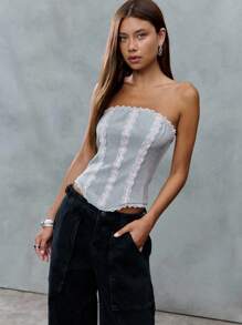 SHEIN Unity Top sin tirantes romántico de la década de 2000 con detalles de encaje delicado y lazos rosas. Los tonos grises suaves lo hacen versátil para el otoño y perfecto para usar en capas. Un imprescindible para refrescar el regreso a la escuela con un toque de la década de 2000. - Gris Claro - Ver 4